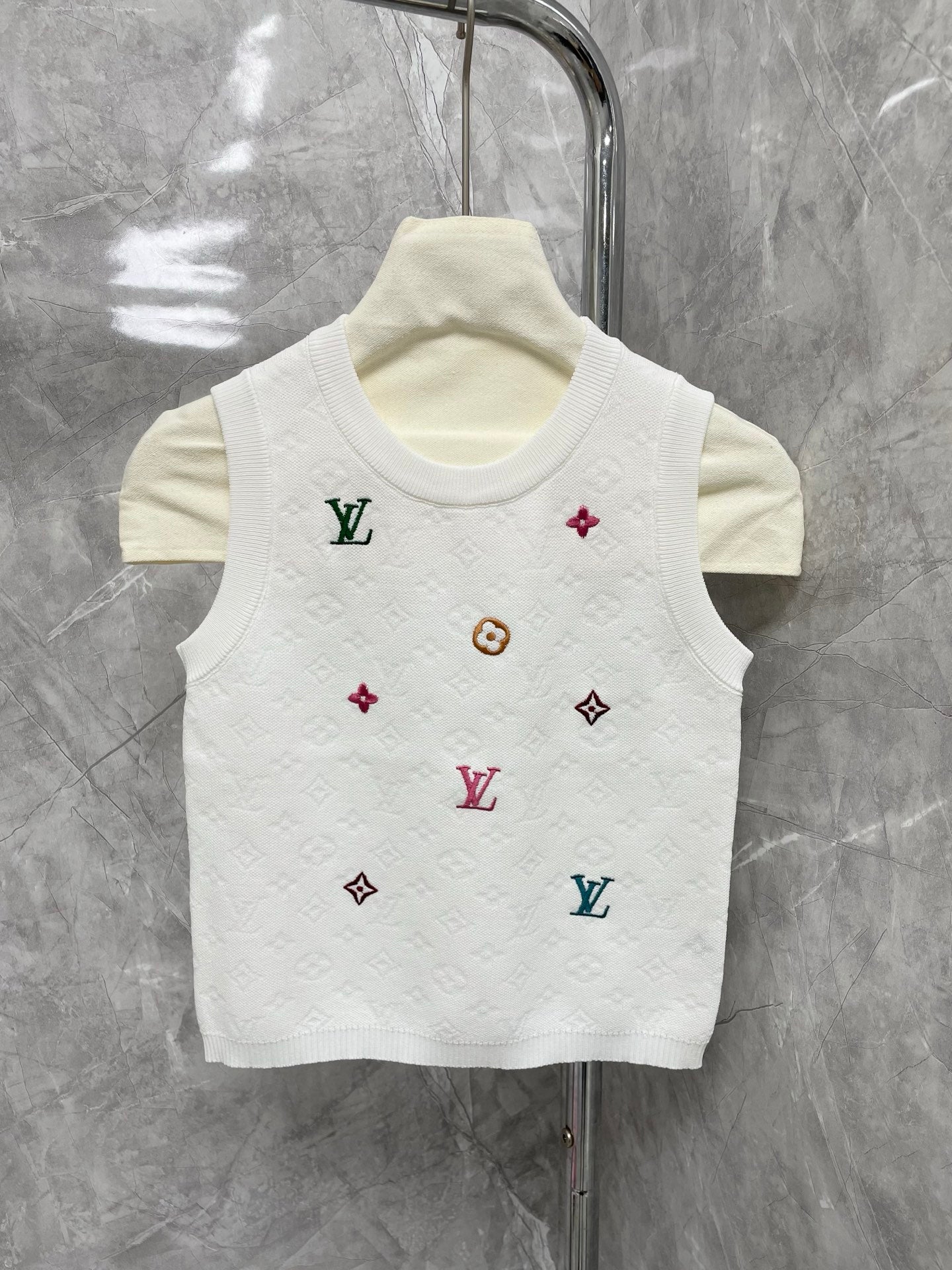 L 25 Early Spring New Round Neck Letter Logo Embroidery Knitted Vest