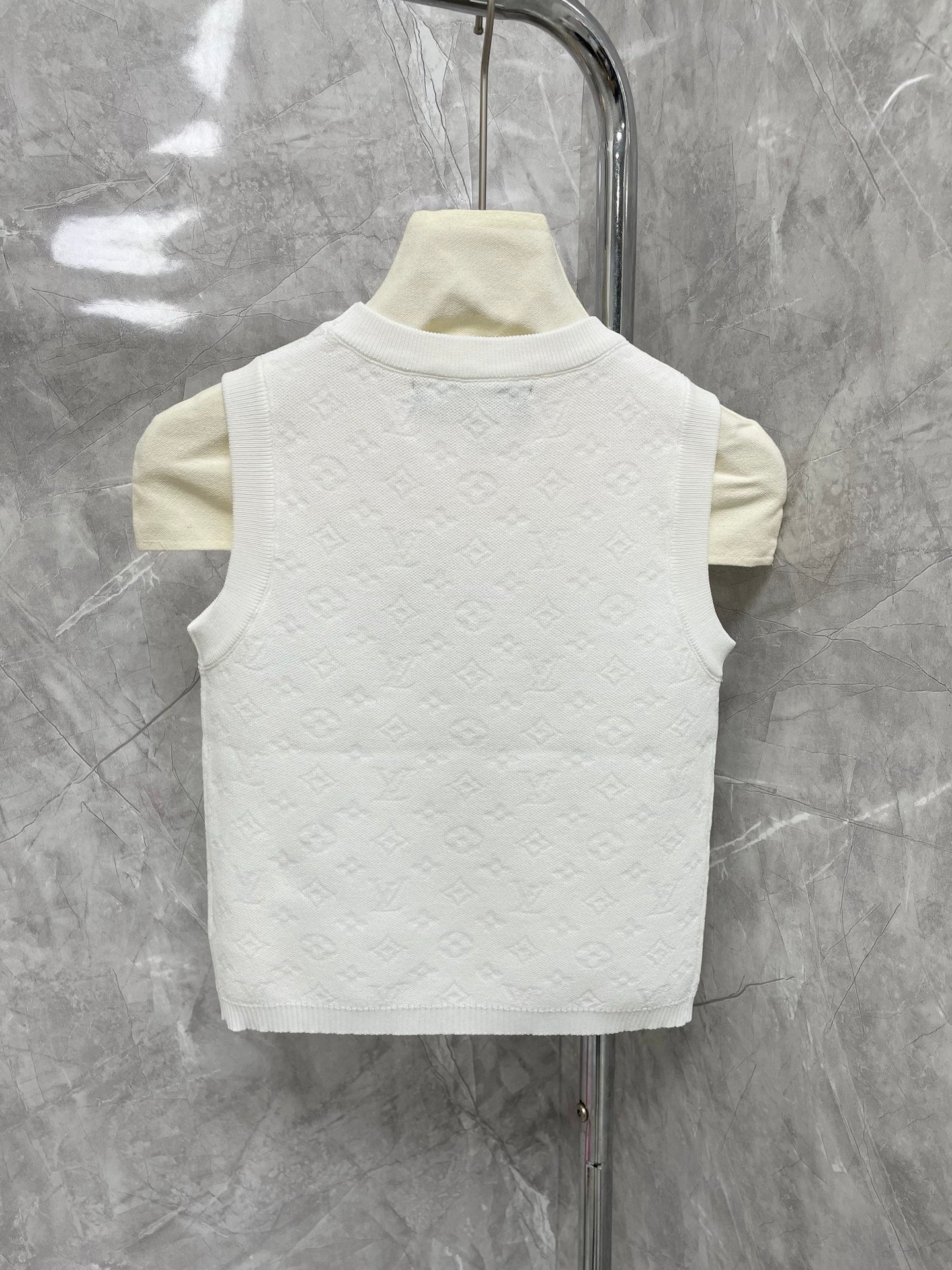 L 25 Early Spring New Round Neck Letter Logo Embroidery Knitted Vest