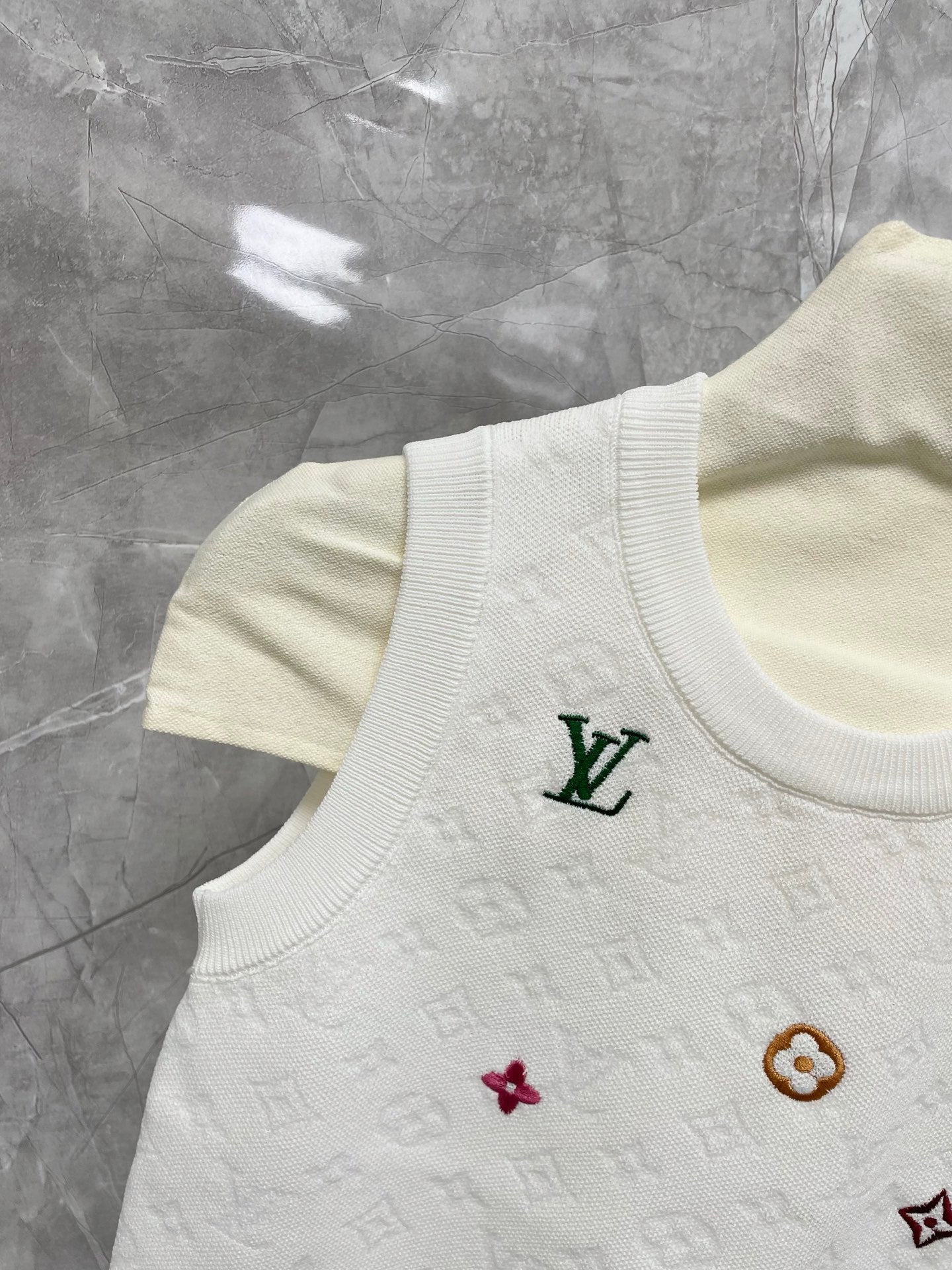 L 25 Early Spring New Round Neck Letter Logo Embroidery Knitted Vest