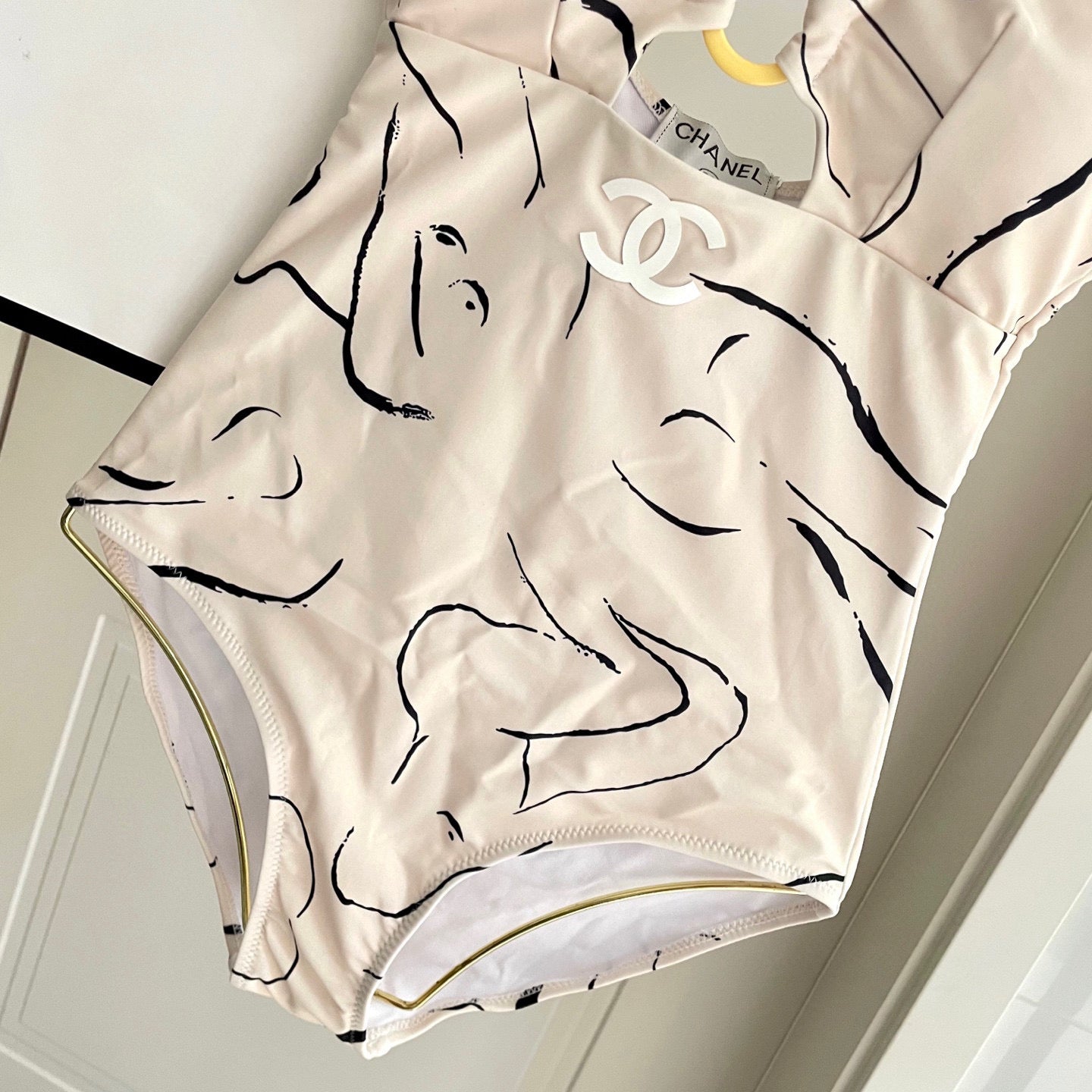 C 25 New one-piece swimsuit