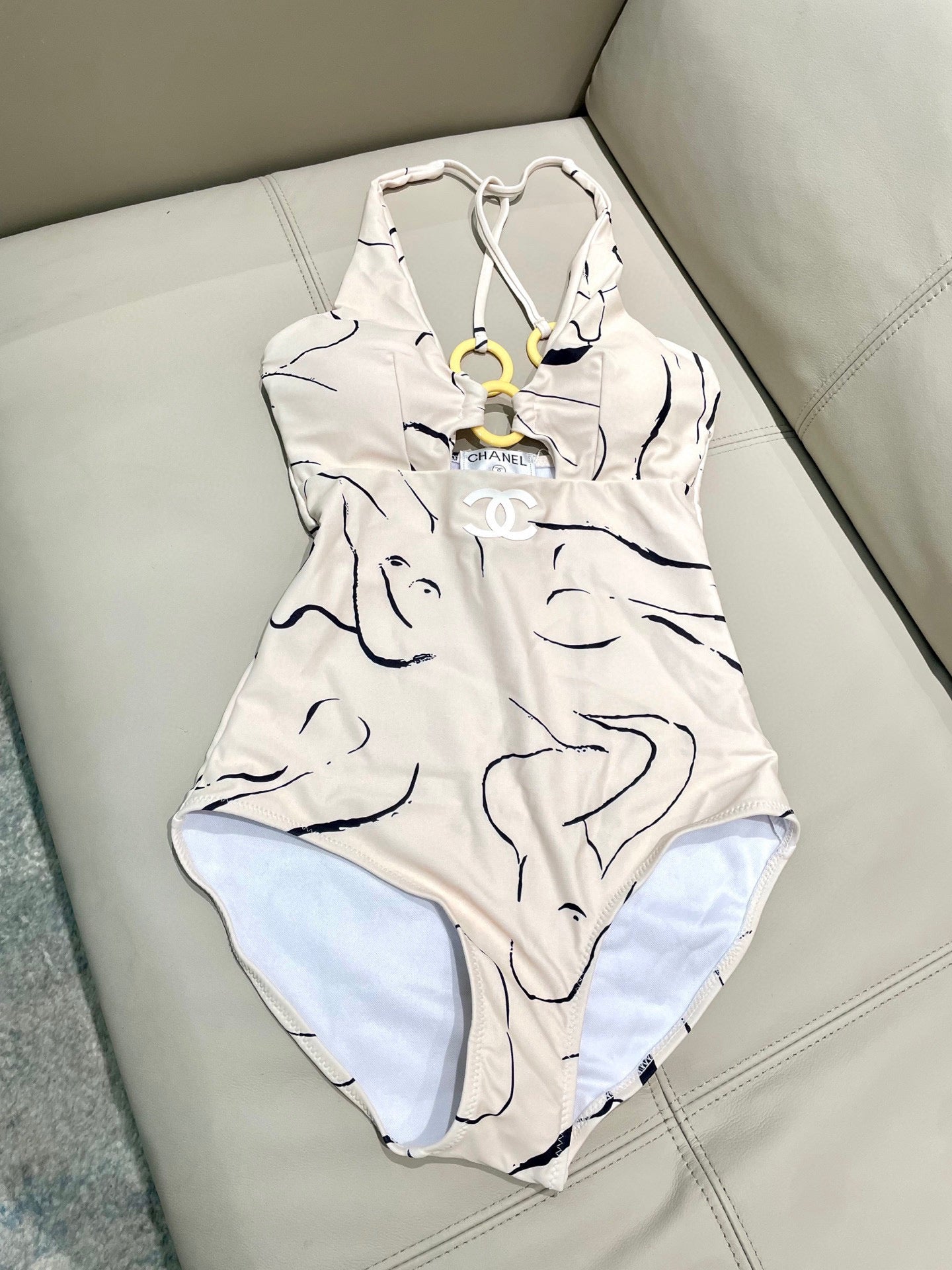 C 25 New one-piece swimsuit