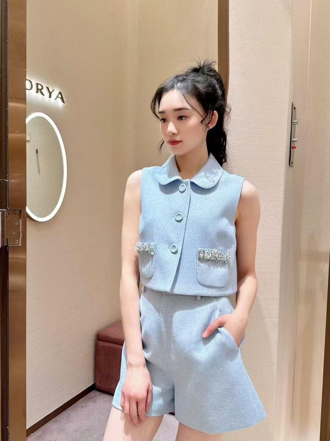 25 Summer new light blue diamond vest + shorts suit