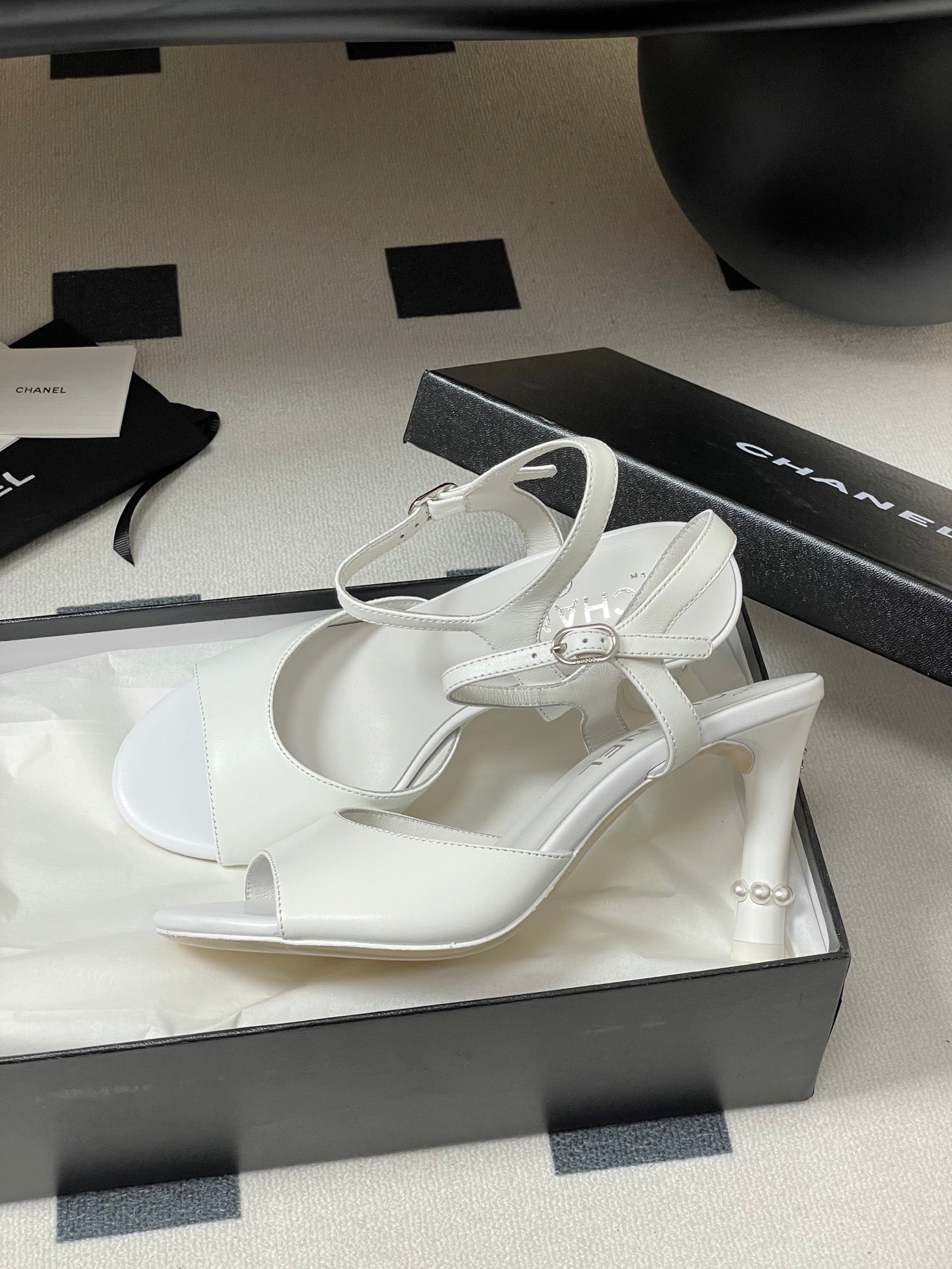 25s Spring and Summer New High Heels Buckle Pearl Heels
