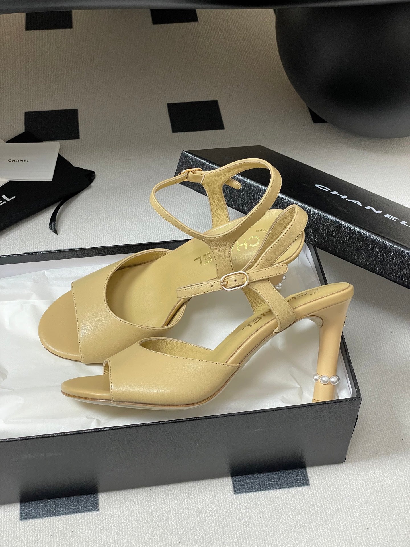 25s Spring and Summer New High Heels Buckle Pearl Heels
