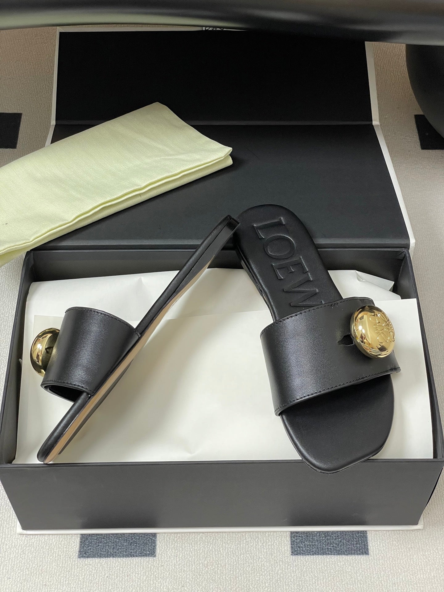 25ss Spring and Summer New Small Golden Ball Slippers