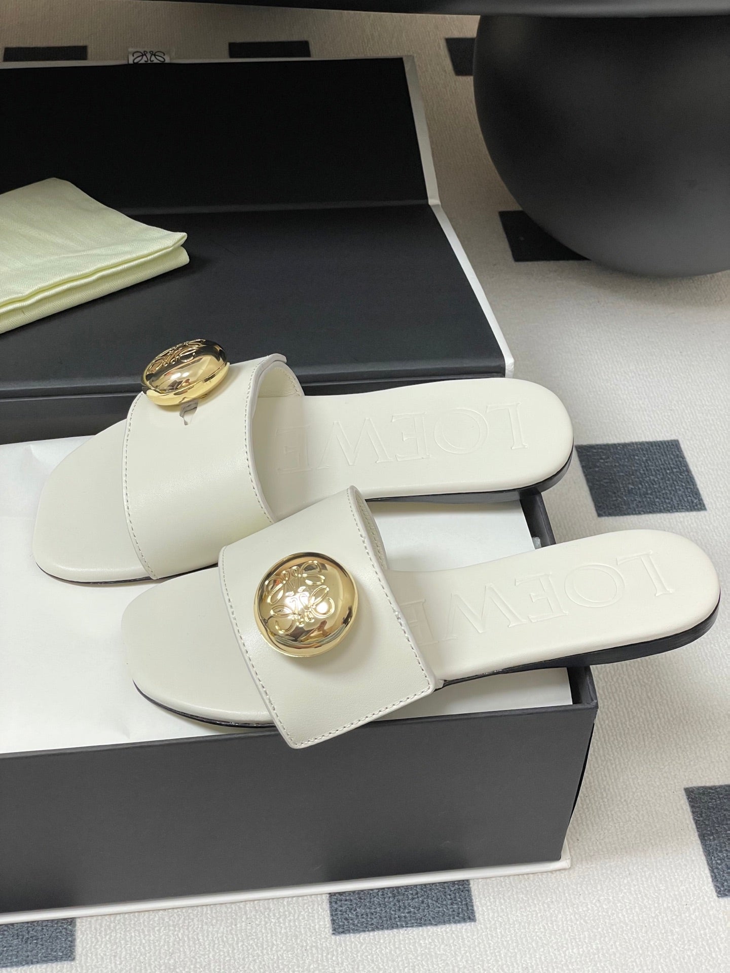 25ss Spring and Summer New Small Golden Ball Slippers