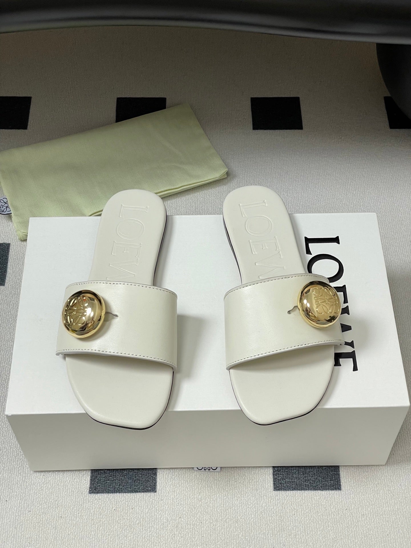 25ss Spring and Summer New Small Golden Ball Slippers