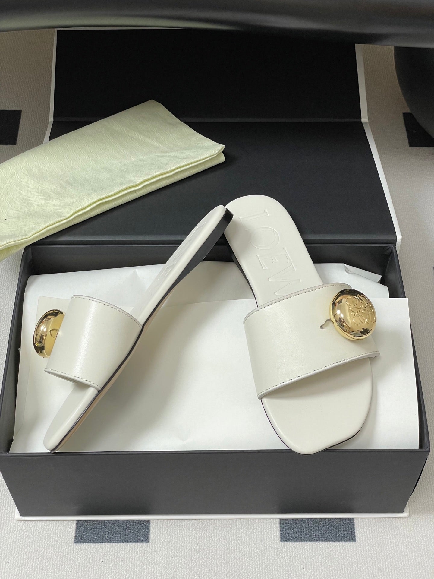 25ss Spring and Summer New Small Golden Ball Slippers