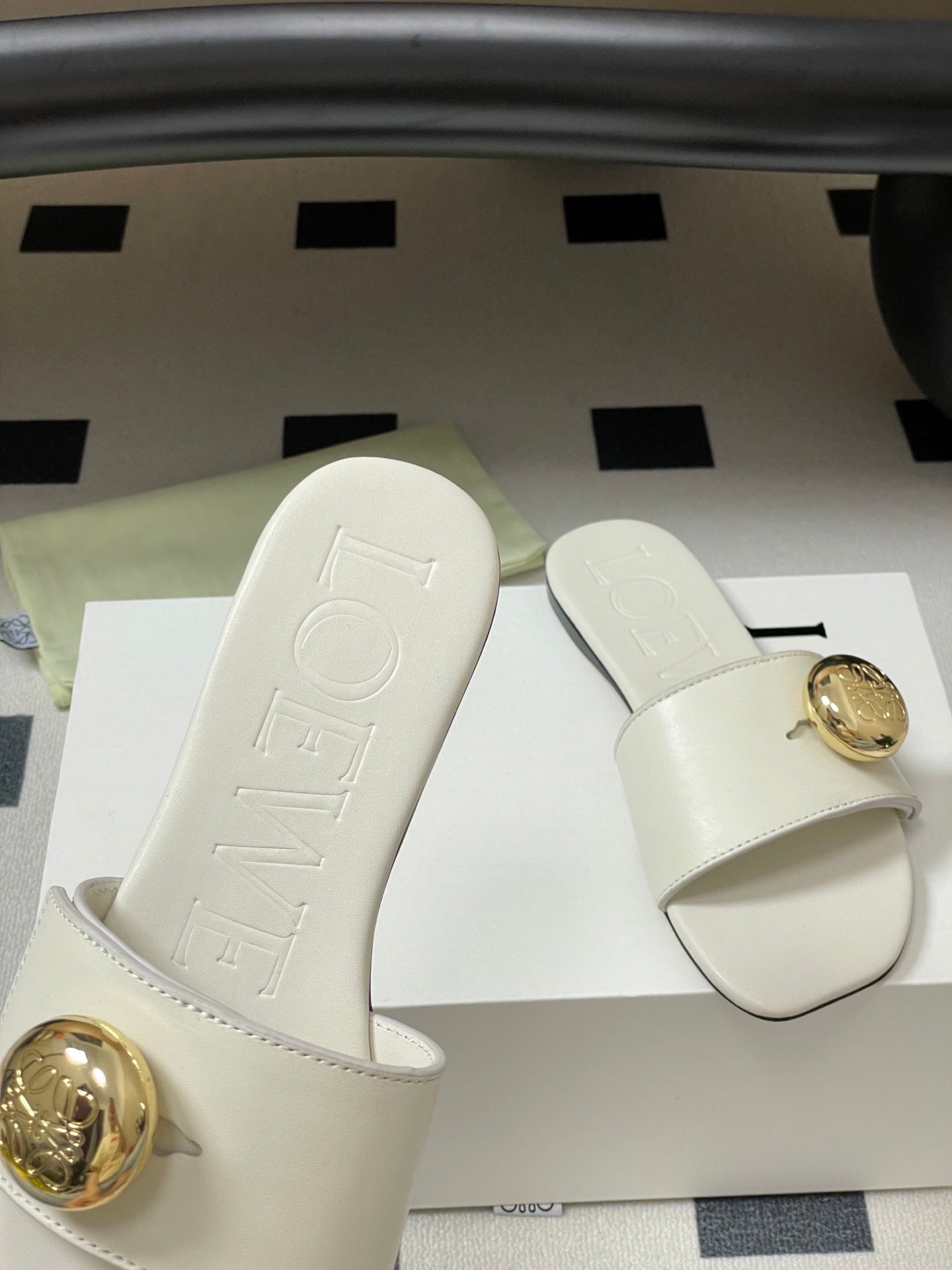 25ss Spring and Summer New Small Golden Ball Slippers