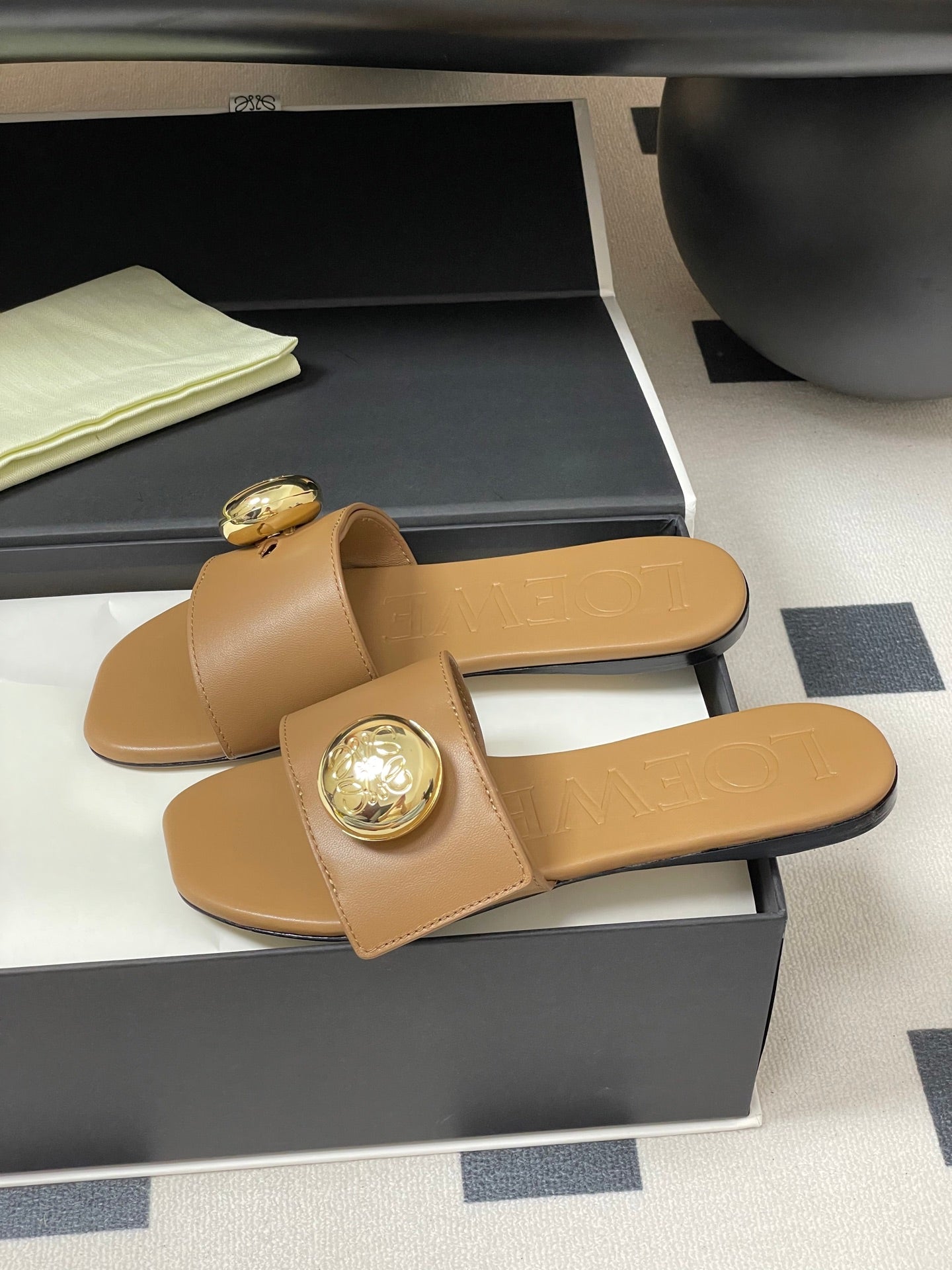 25ss Spring and Summer New Small Golden Ball Slippers
