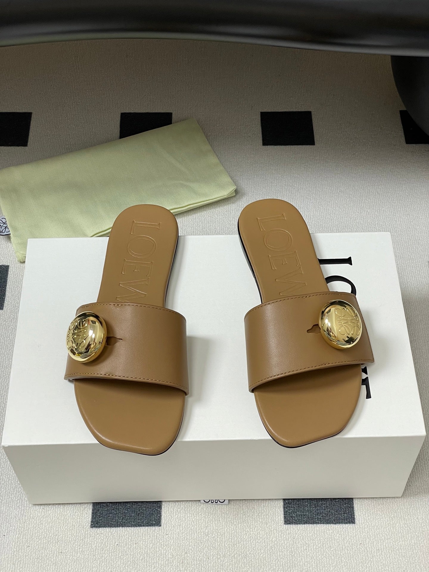 25ss Spring and Summer New Small Golden Ball Slippers
