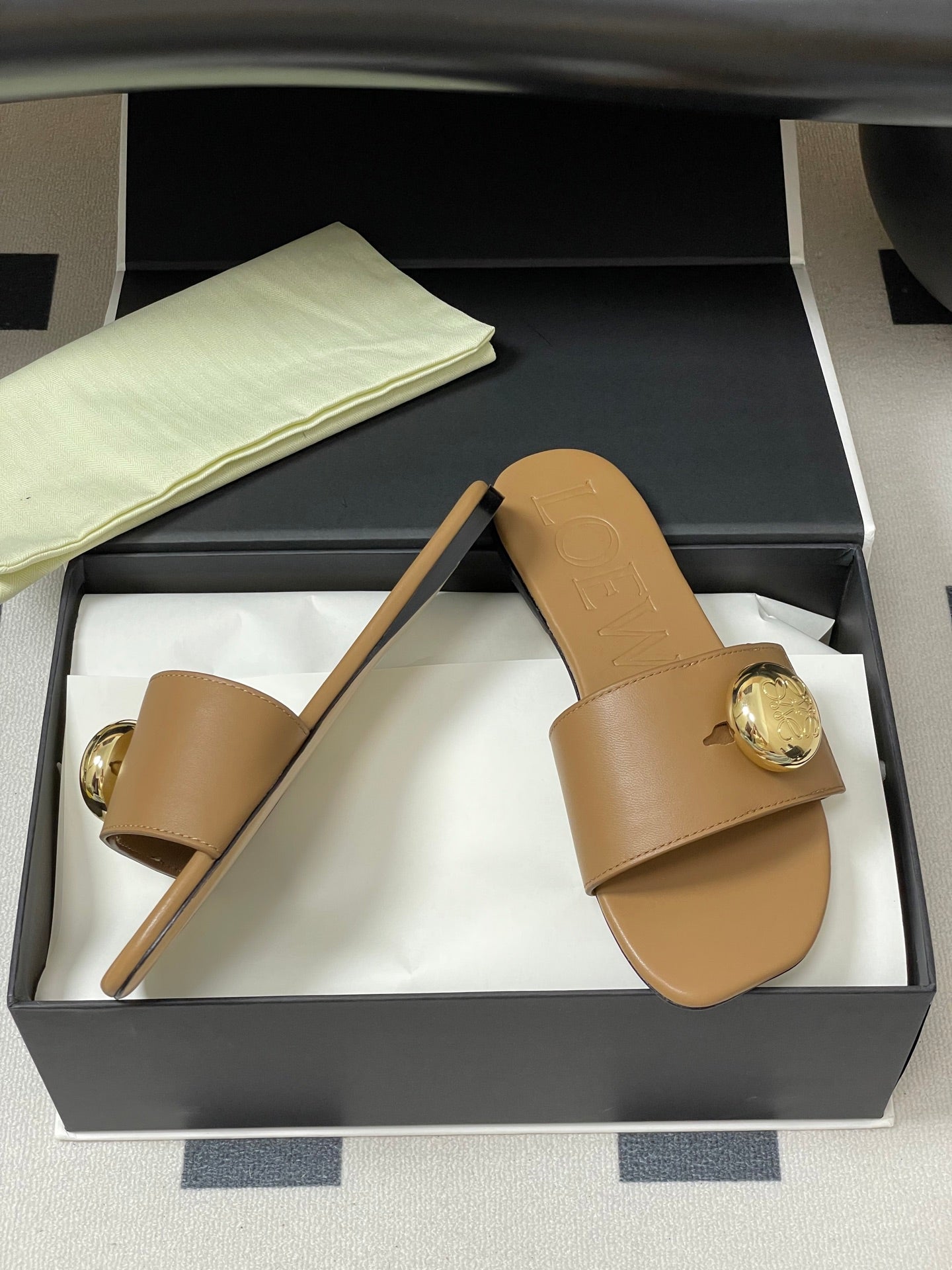 25ss Spring and Summer New Small Golden Ball Slippers