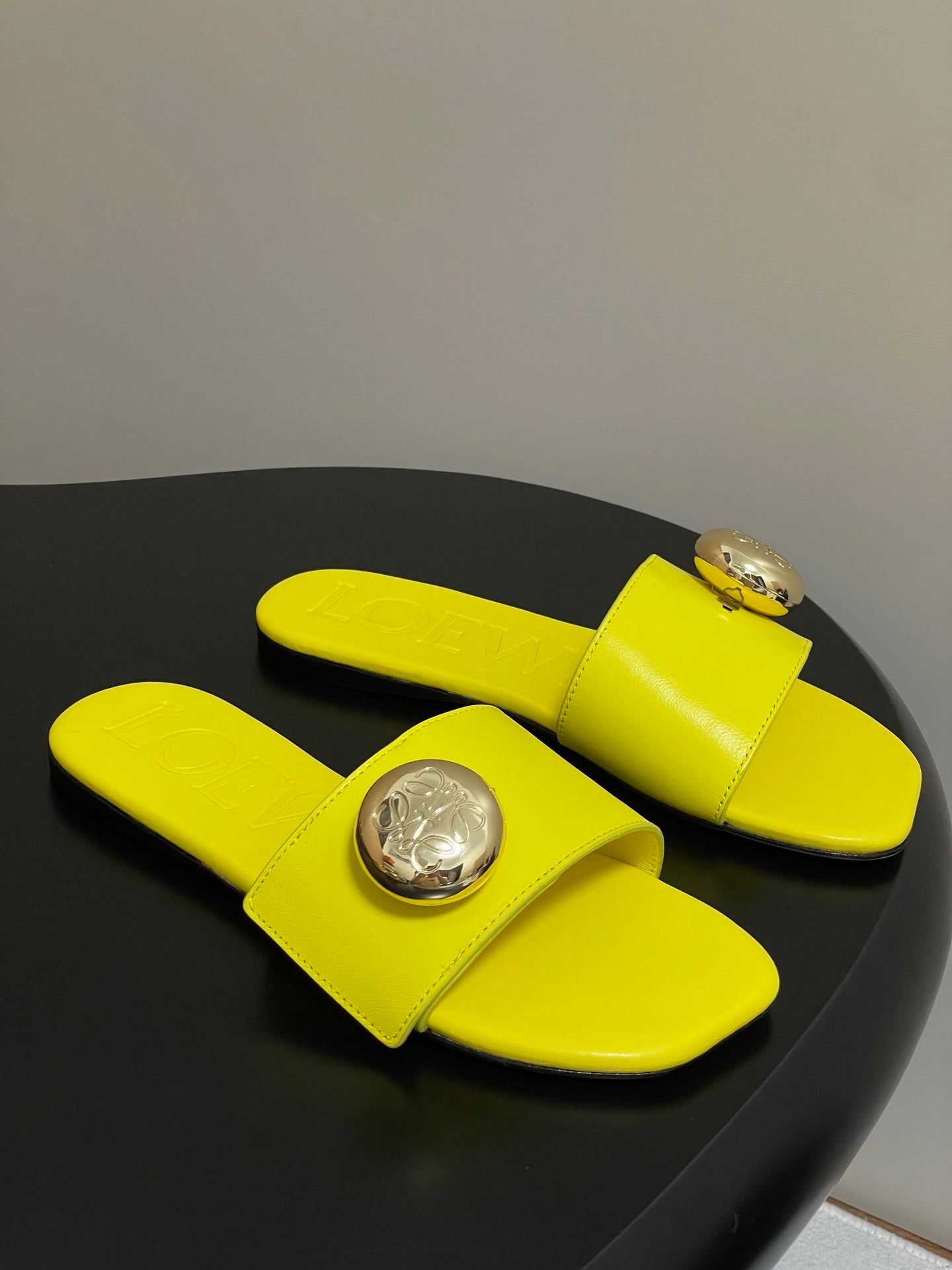 25ss Spring and Summer New Small Golden Ball Slippers
