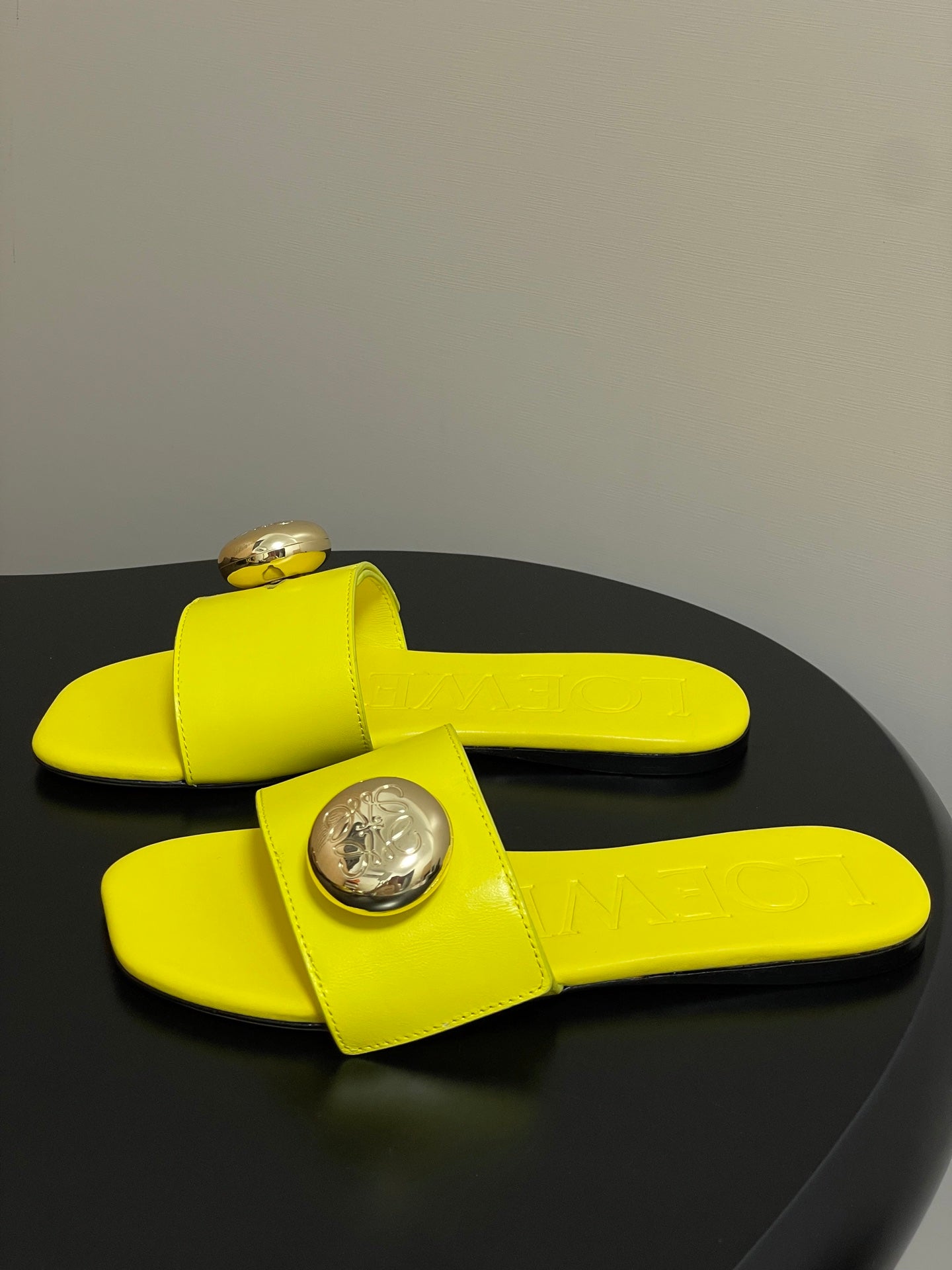 25ss Spring and Summer New Small Golden Ball Slippers