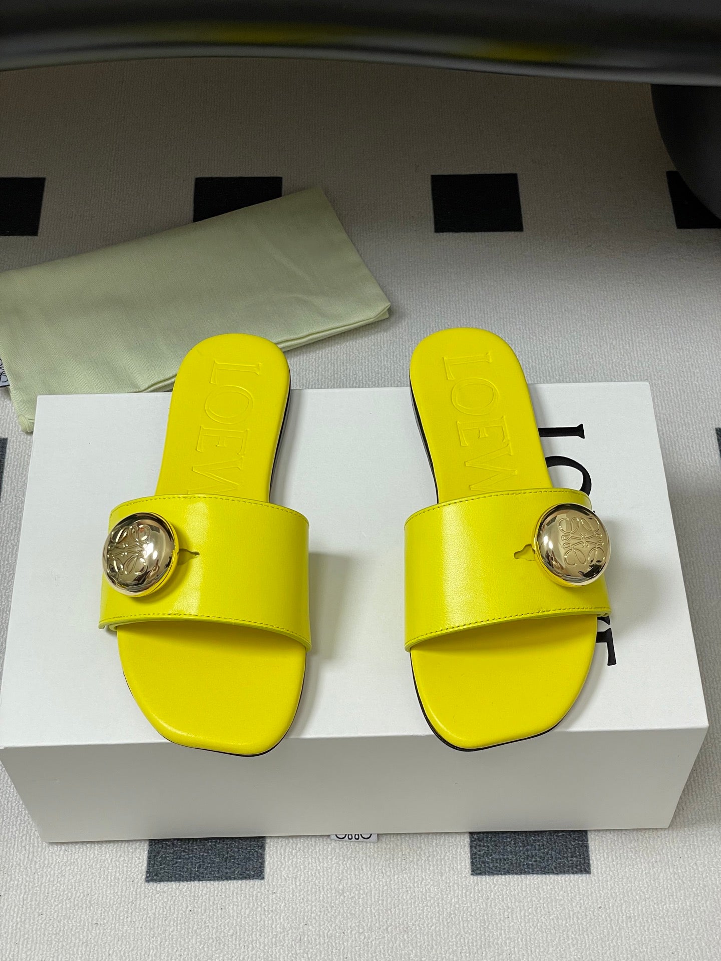 25ss Spring and Summer New Small Golden Ball Slippers