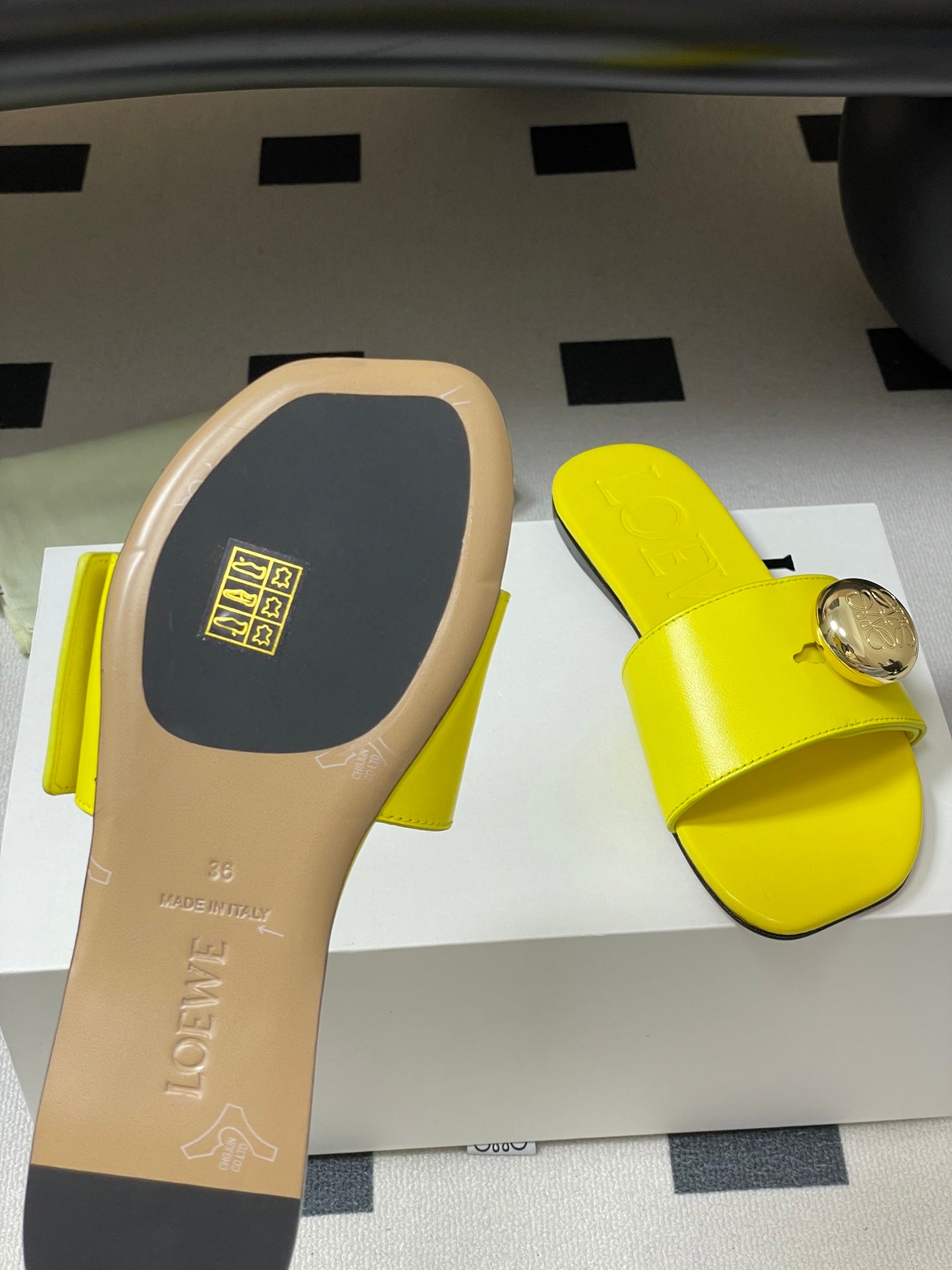 25ss Spring and Summer New Small Golden Ball Slippers