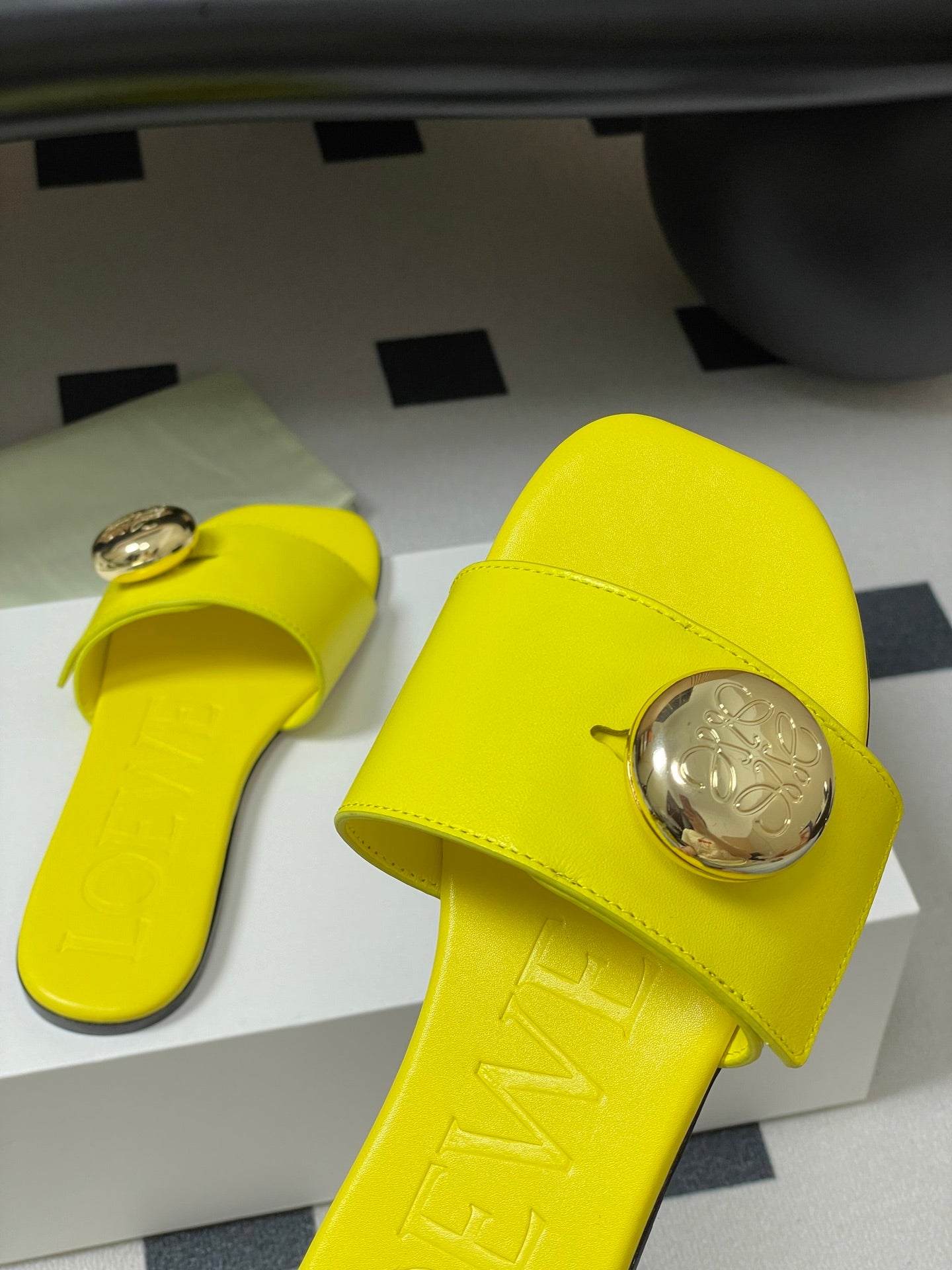 25ss Spring and Summer New Small Golden Ball Slippers