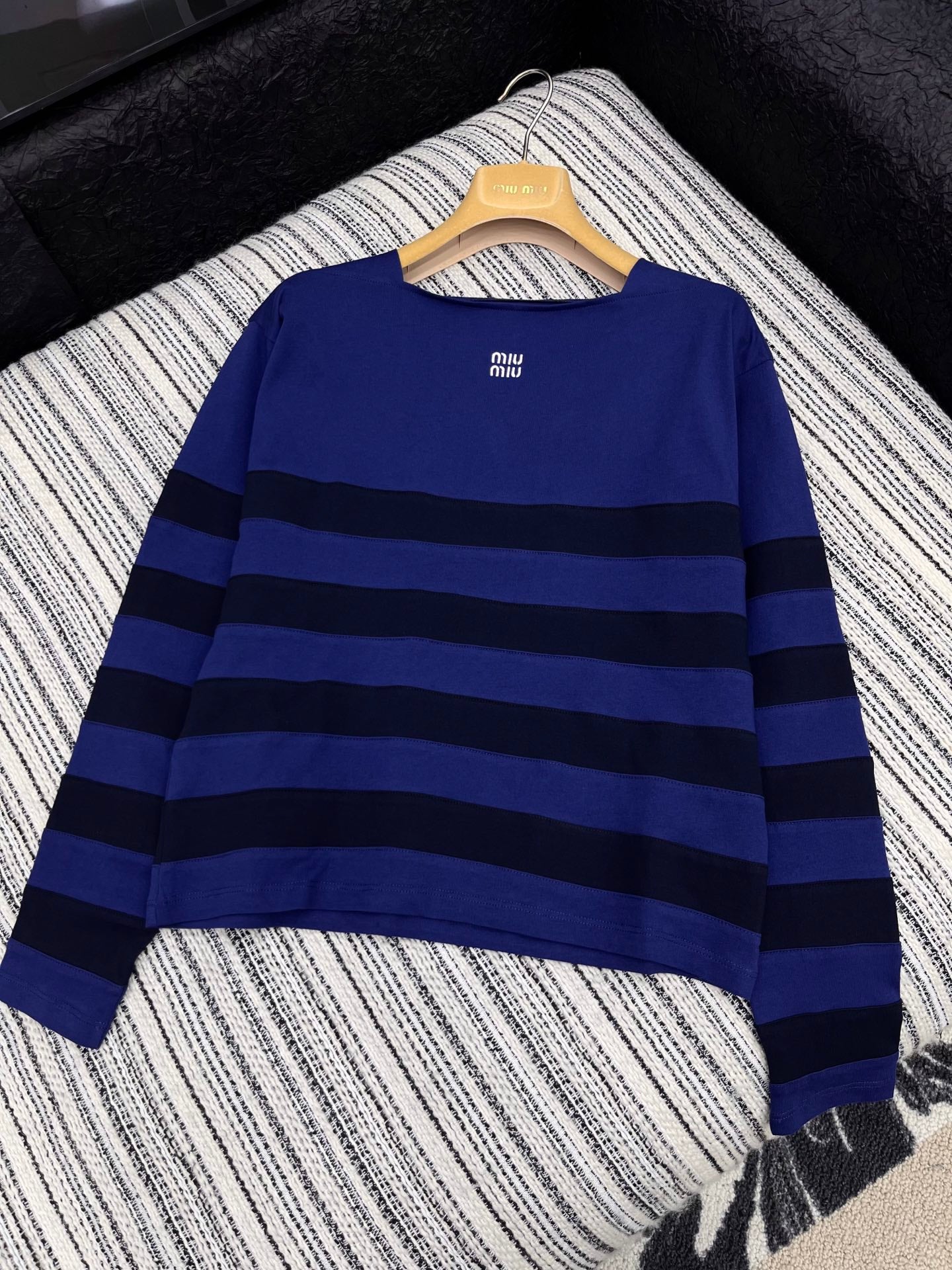 25 Autumn New Square Neck Embroidered Striped Long Sleeve T-shirt