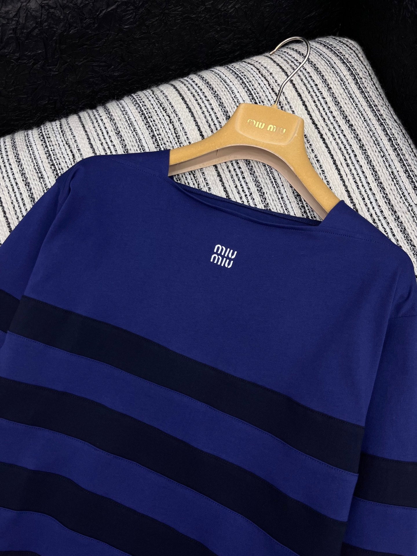 25 Autumn New Square Neck Embroidered Striped Long Sleeve T-shirt