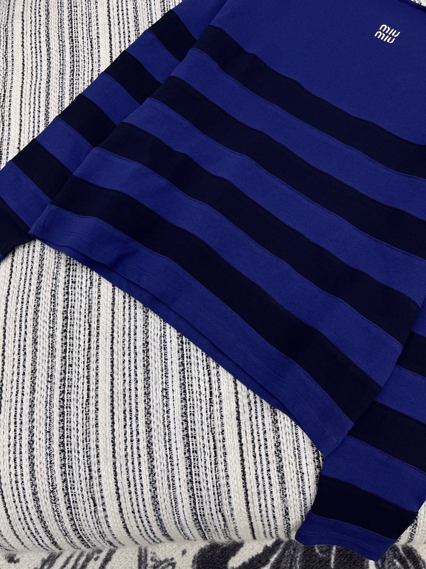 25 Autumn New Square Neck Embroidered Striped Long Sleeve T-shirt
