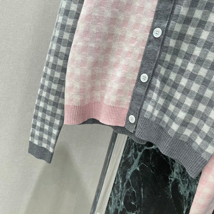 25 Early Autumn New Color-blocked Plaid Knitted Cardigan