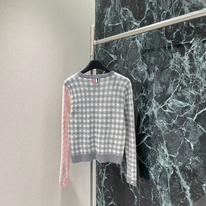 25 Early Autumn New Color-blocked Plaid Knitted Cardigan