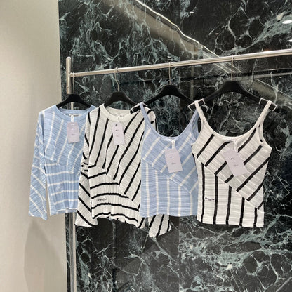D 25 Early Autumn New Fake Two-piece Spliced Diagonal Striped Vest
