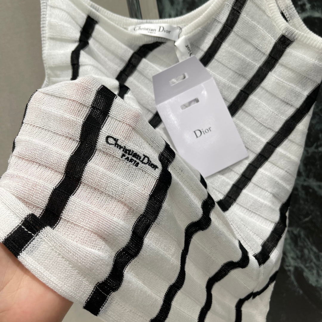 D 25 Early Autumn New Fake Two-piece Spliced Diagonal Striped Vest
