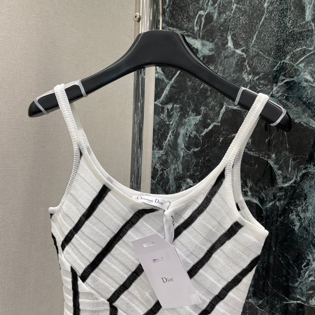 D 25 Early Autumn New Fake Two-piece Spliced Diagonal Striped Vest