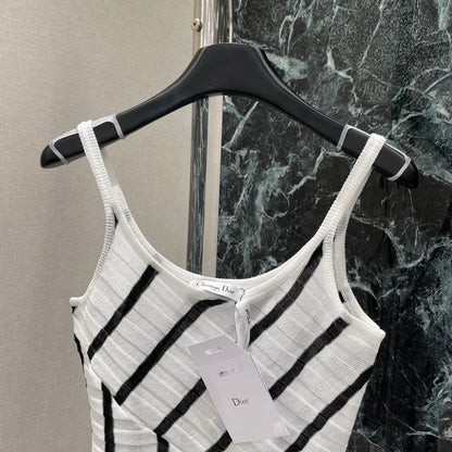 D 25 Early Autumn New Fake Two-piece Spliced Diagonal Striped Vest