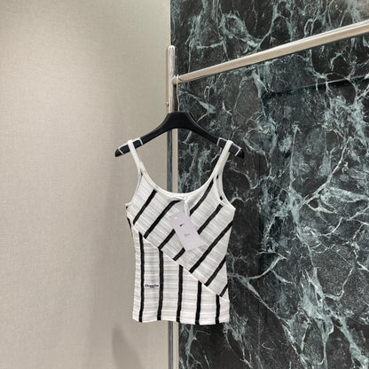 D 25 Early Autumn New Fake Two-piece Spliced Diagonal Striped Vest