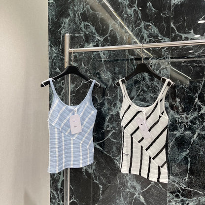 D 25 Early Autumn New Fake Two-piece Spliced Diagonal Striped Vest