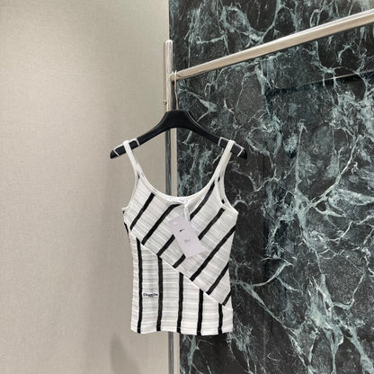 D 25 Early Autumn New Fake Two-piece Spliced Diagonal Striped Vest
