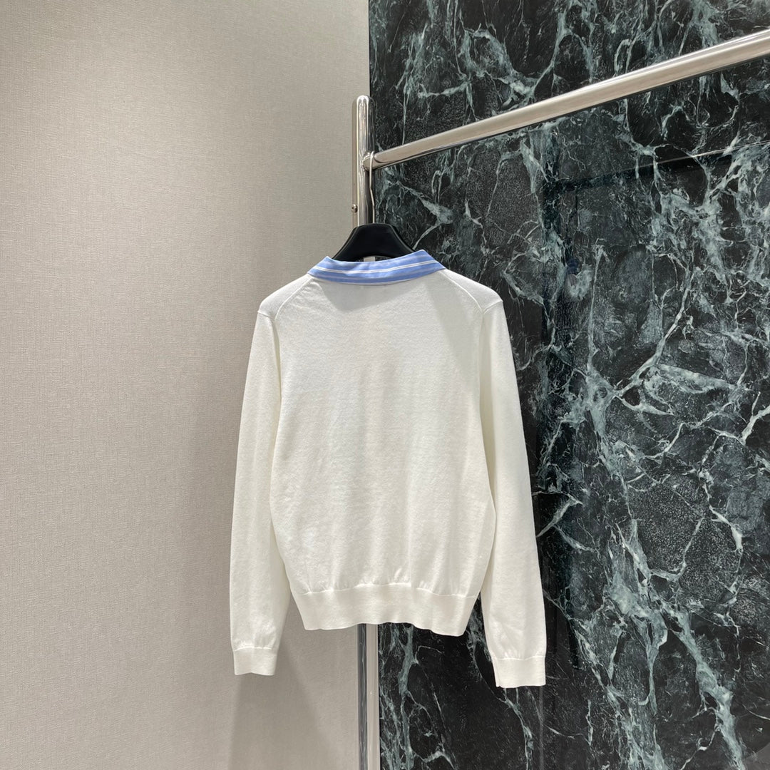 M 25 Frühherbst Neue Strickjacke mit kontrastfarbenem Streifenkragen 