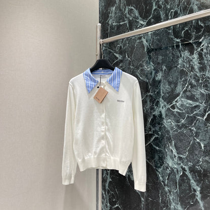 M 25 Frühherbst Neue Strickjacke mit kontrastfarbenem Streifenkragen 