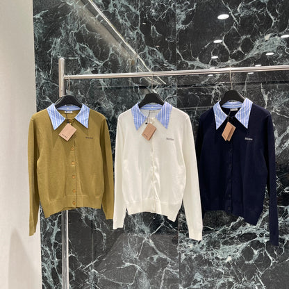 M 25 Frühherbst Neue Strickjacke mit kontrastfarbenem Streifenkragen 