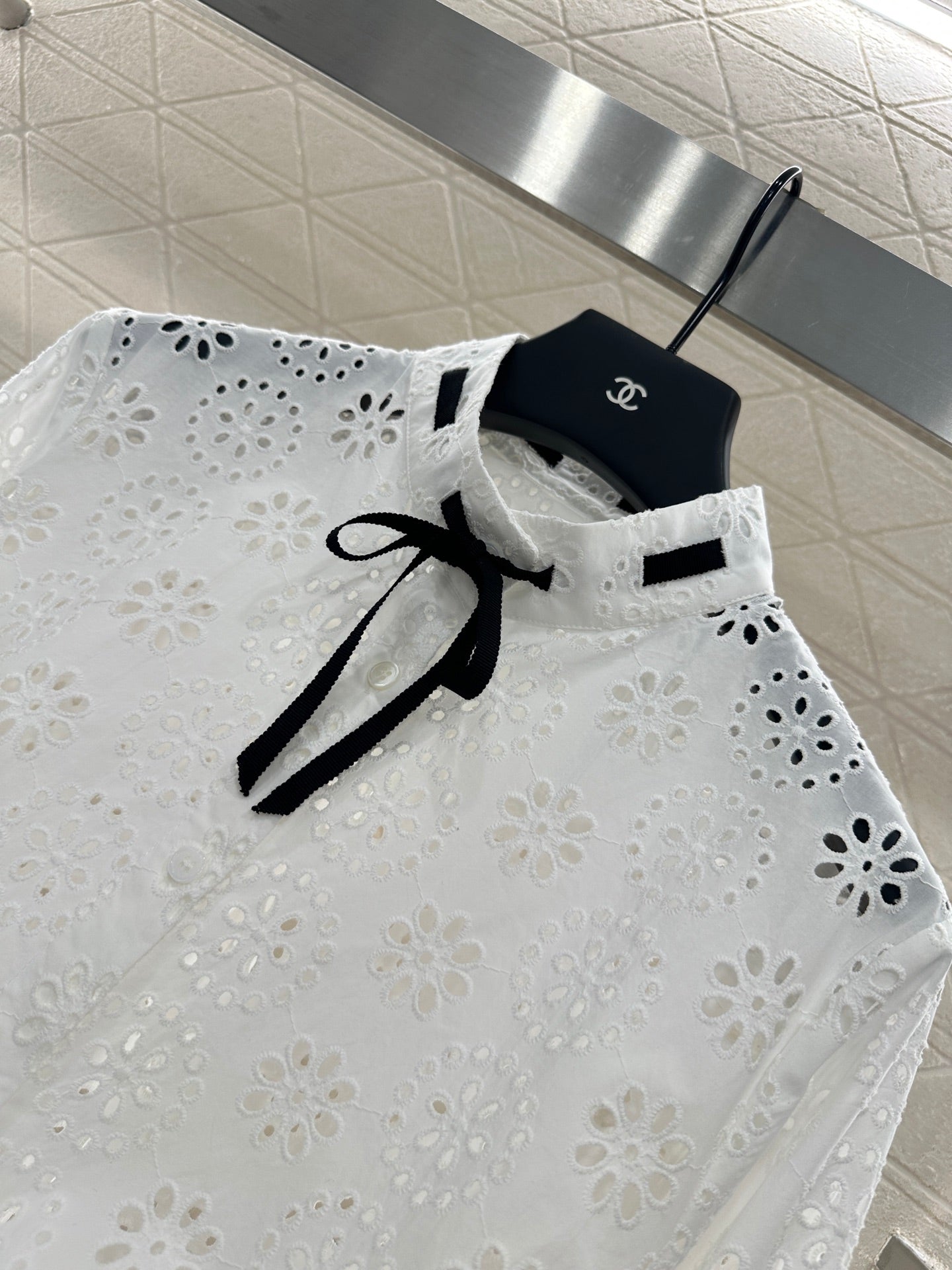 2025 Autumn New Hollow Embroidery Lace-up Shirt