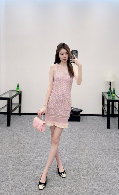 2025 Early Autumn New Arrival Flowing Contrast Color Knitted Suspender Skirt