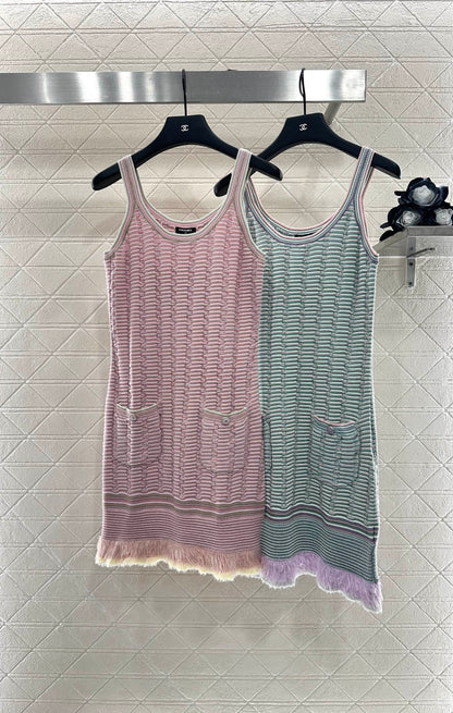 2025 Early Autumn New Arrival Flowing Contrast Color Knitted Suspender Skirt