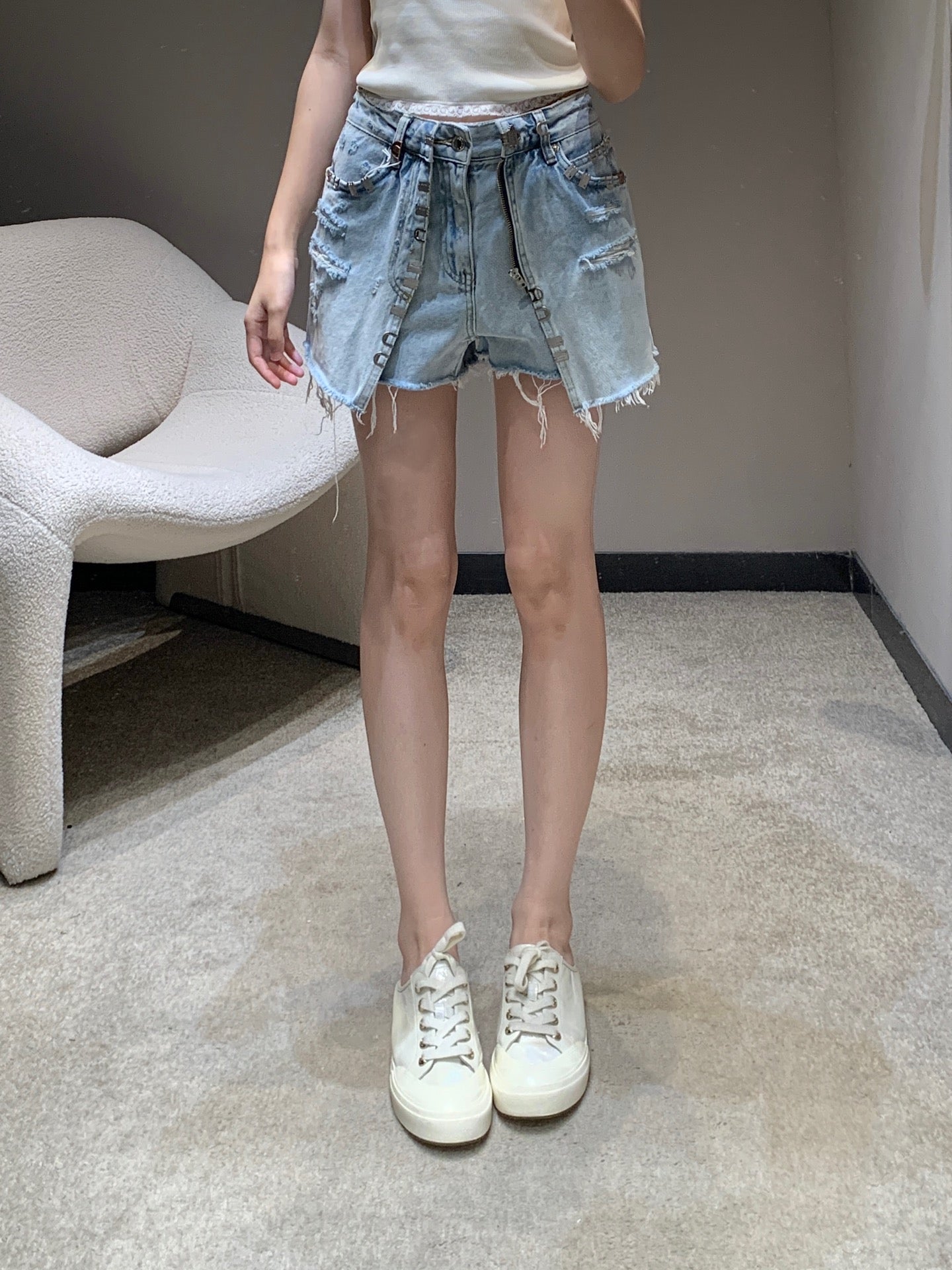 25 Spring and Summer New Metal Decorated Double Denim Culottes