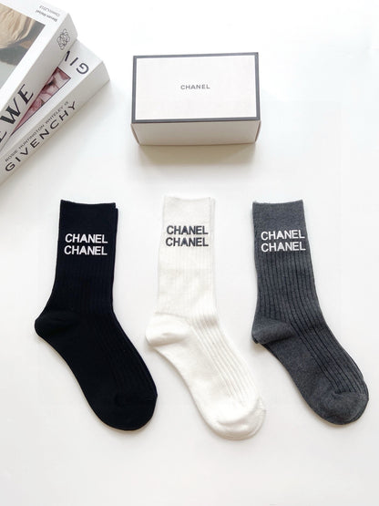 25 Summer new classic letter logo pure cotton middle tube socks