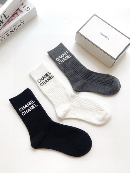 25 Summer new classic letter logo pure cotton middle tube socks