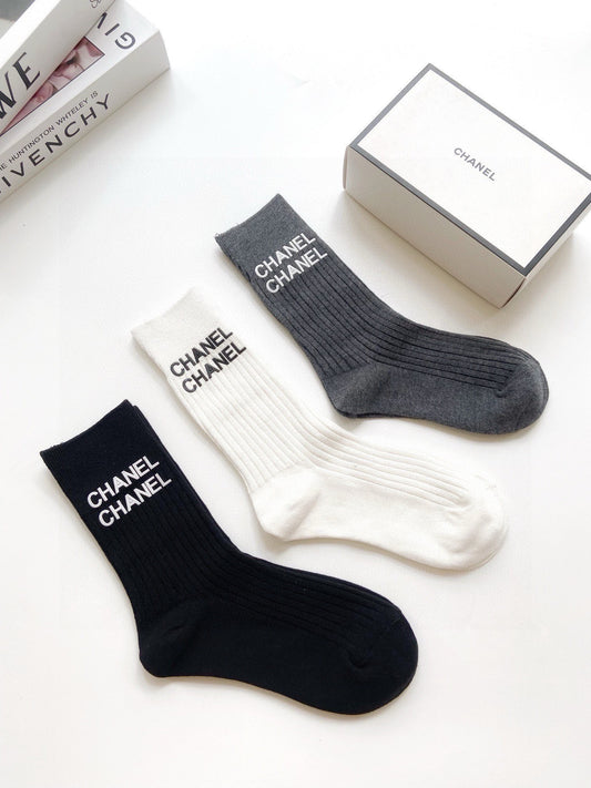 25 Summer new classic letter logo pure cotton middle tube socks