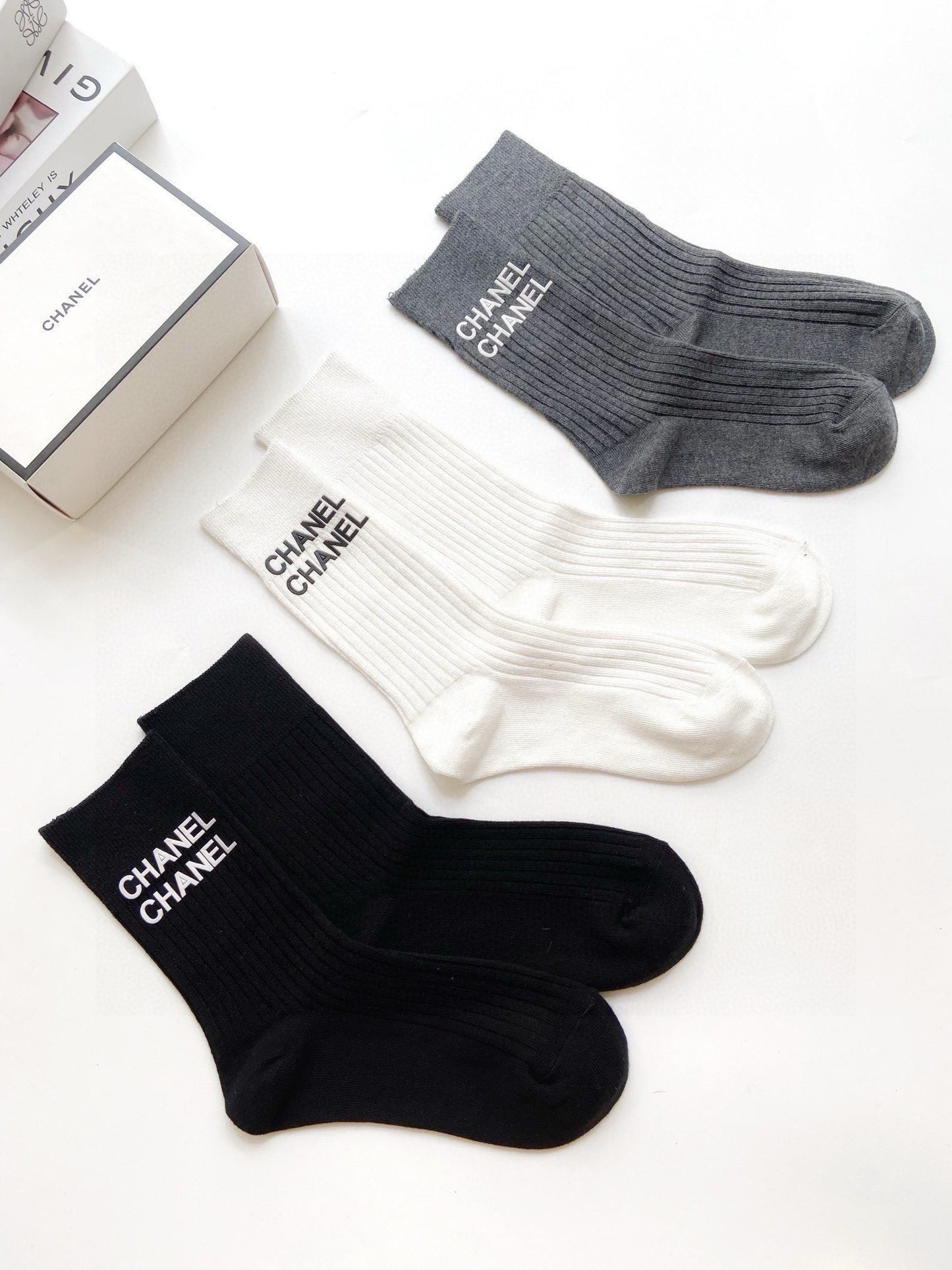 25 Summer new classic letter logo pure cotton middle tube socks