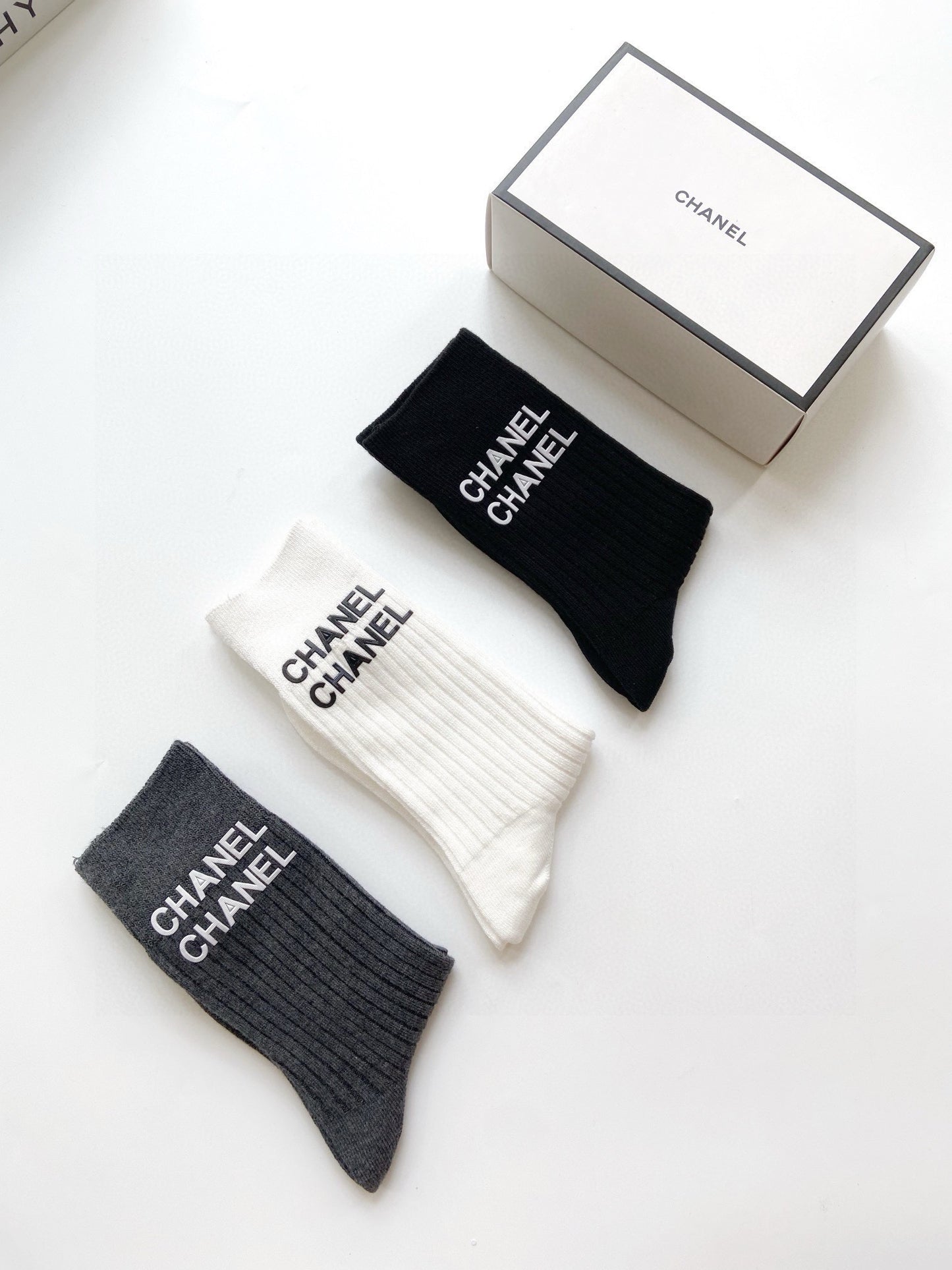 25 Summer new classic letter logo pure cotton middle tube socks