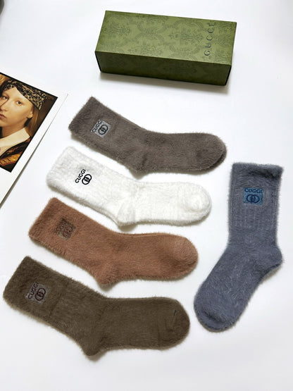 25 Summer new classic letter logo mink velvet mid-tube socks