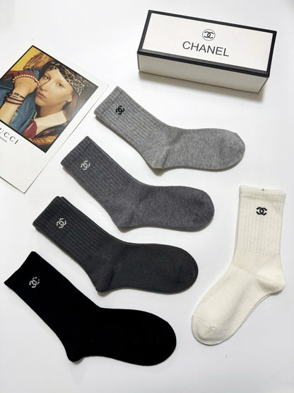 25 Summer new classic letter logo cashmere blended mid-tube socks