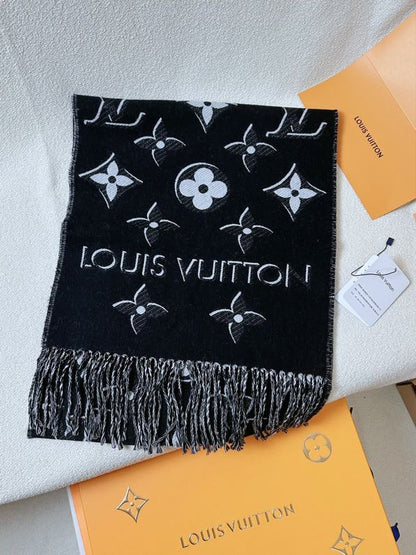 25 autumn and winter new monogram letter tassel scarf