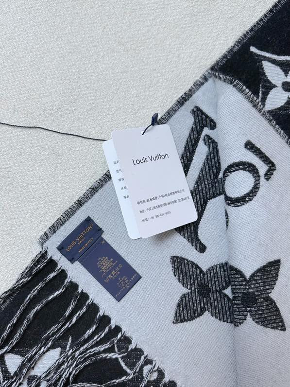 25 autumn and winter new monogram letter tassel scarf