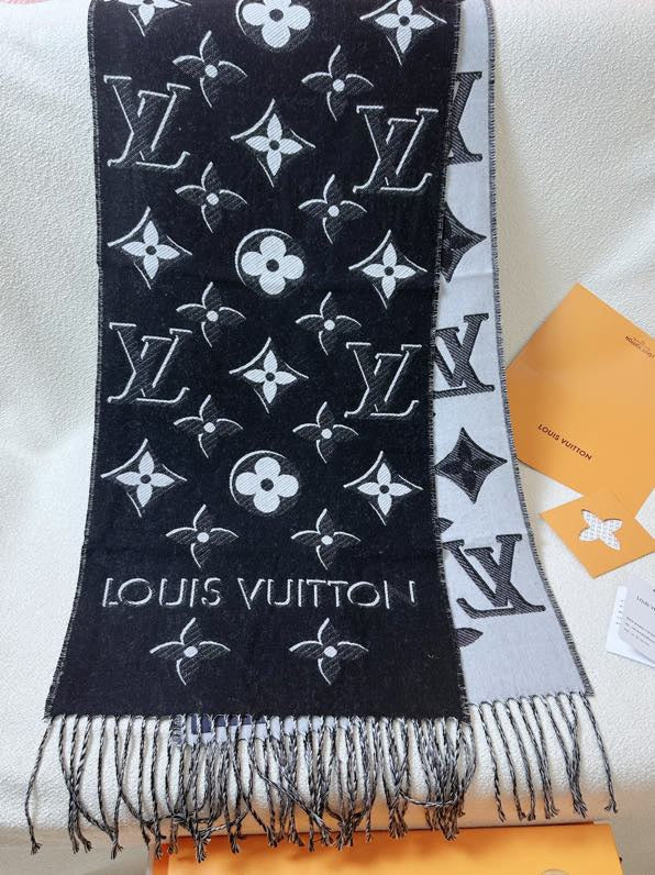 25 autumn and winter new monogram letter tassel scarf